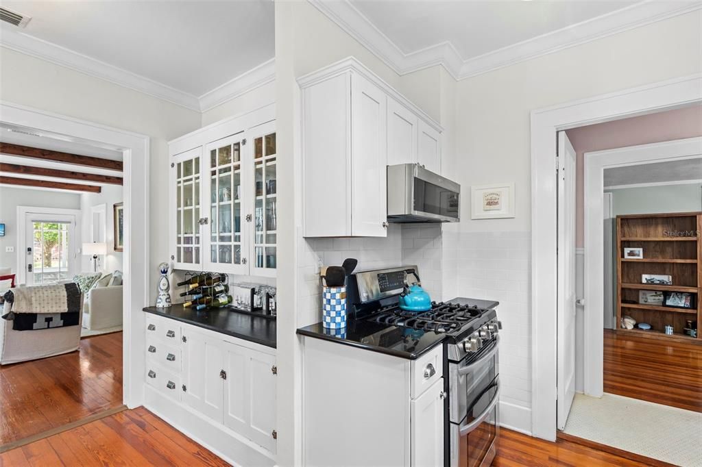 For Sale: $1,100,000 (3 beds, 2 baths, 1502 Square Feet)