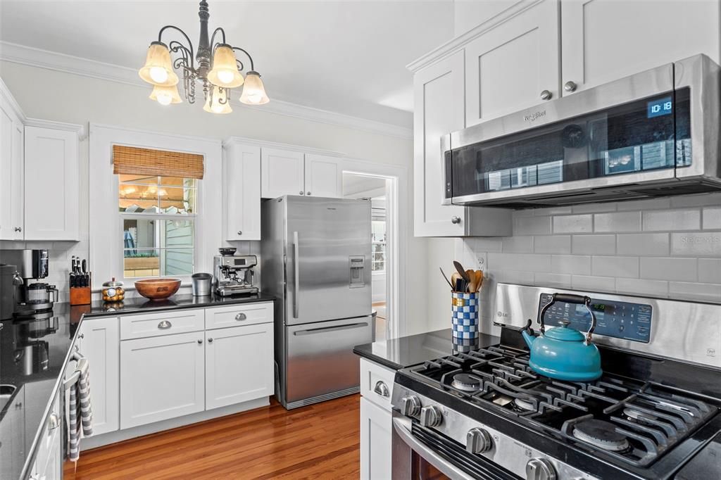 For Sale: $1,100,000 (3 beds, 2 baths, 1502 Square Feet)