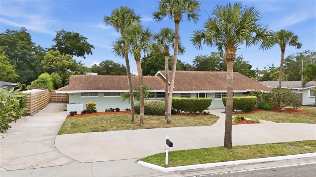 For Sale: $689,000 (4 beds, 3 baths, 2895 Square Feet)