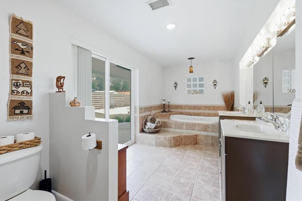 For Sale: $689,000 (4 beds, 3 baths, 2895 Square Feet)