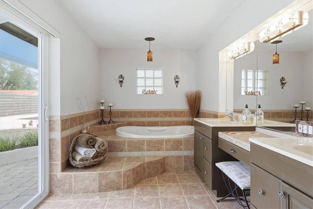 For Sale: $689,000 (4 beds, 3 baths, 2895 Square Feet)