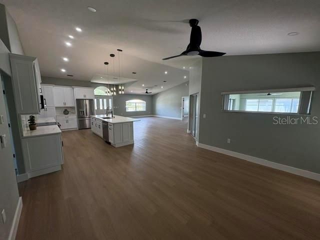 For Rent: $2,250 (3 beds, 2 baths, 1987 Square Feet)
