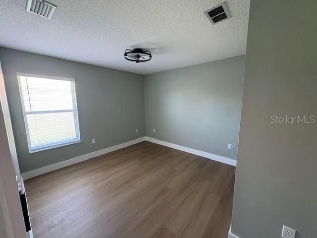 For Rent: $2,250 (3 beds, 2 baths, 1987 Square Feet)