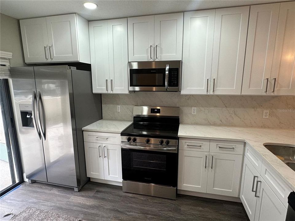 For Sale: $249,900 (2 beds, 2 baths, 1252 Square Feet)