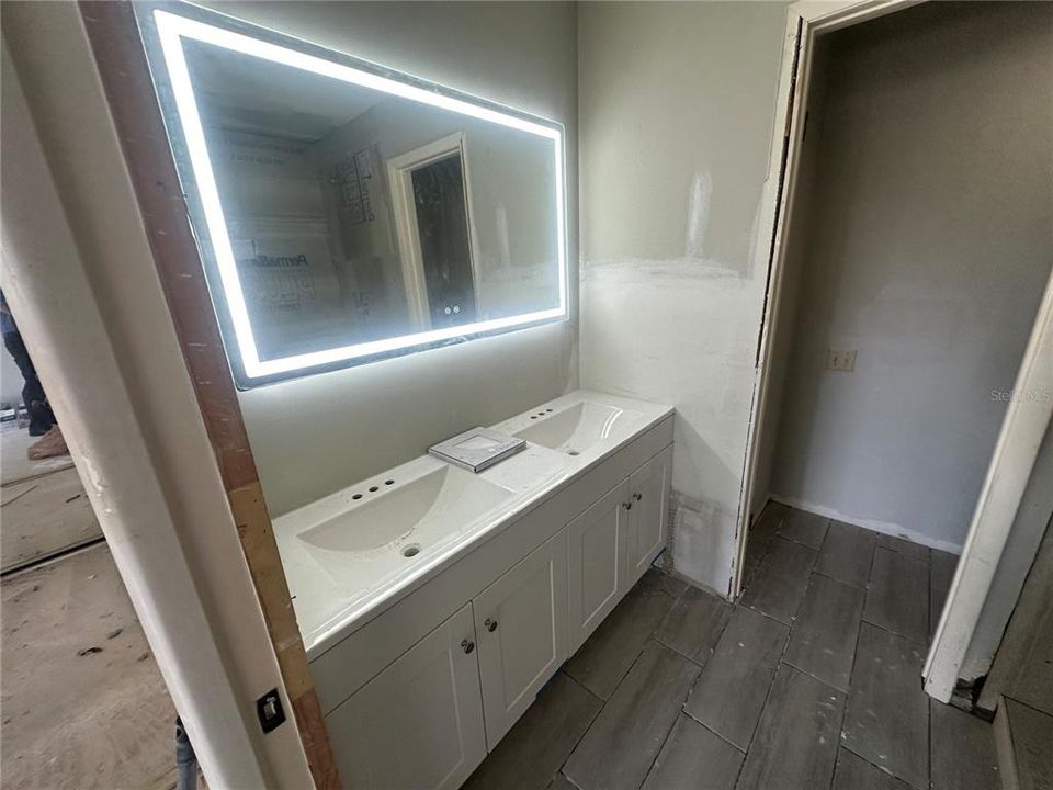 For Sale: $249,900 (2 beds, 2 baths, 1252 Square Feet)