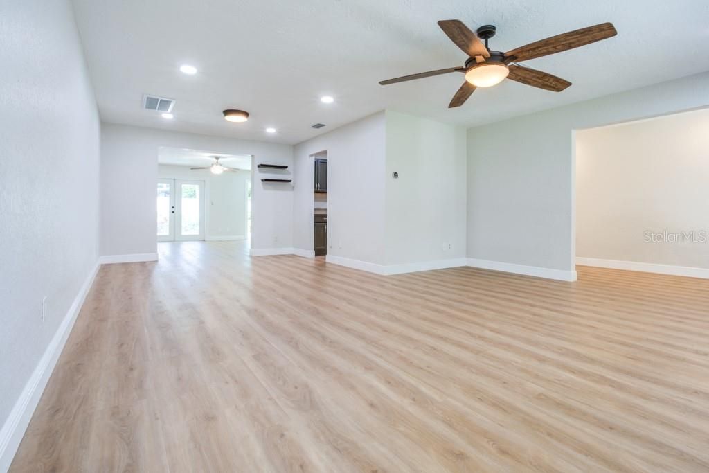 En Venta: $650,000 (3 camas, 2 baños, 2123 Pies cuadrados)