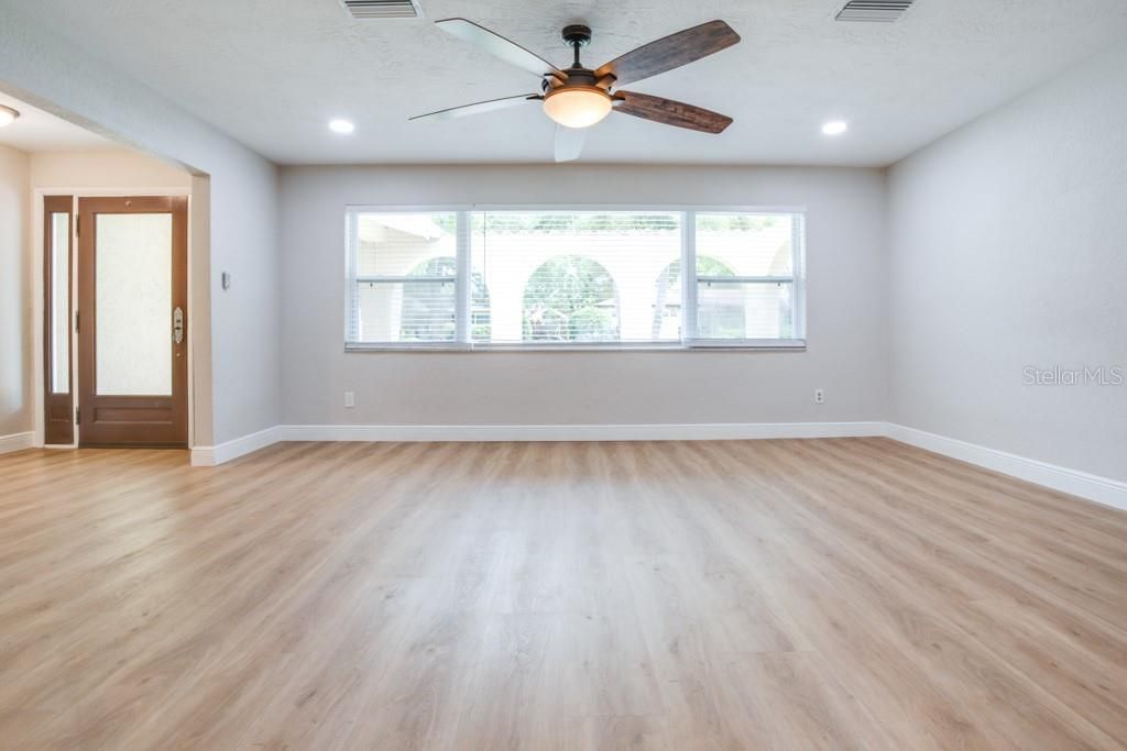 En Venta: $650,000 (3 camas, 2 baños, 2123 Pies cuadrados)
