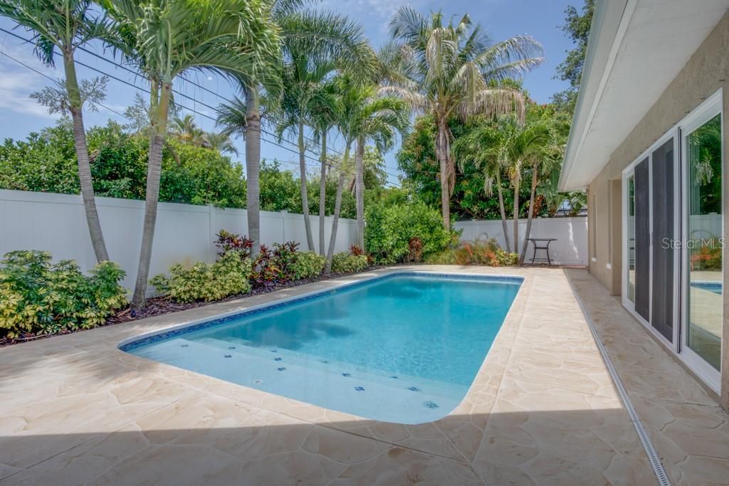 En Venta: $650,000 (3 camas, 2 baños, 2123 Pies cuadrados)