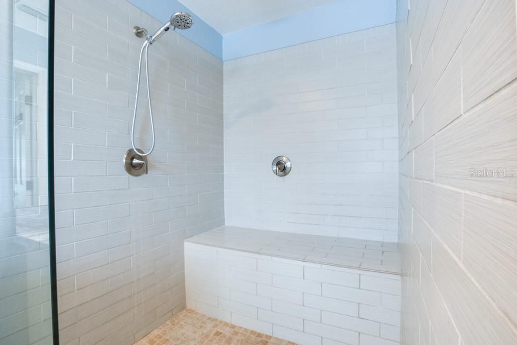 En Venta: $650,000 (3 camas, 2 baños, 2123 Pies cuadrados)