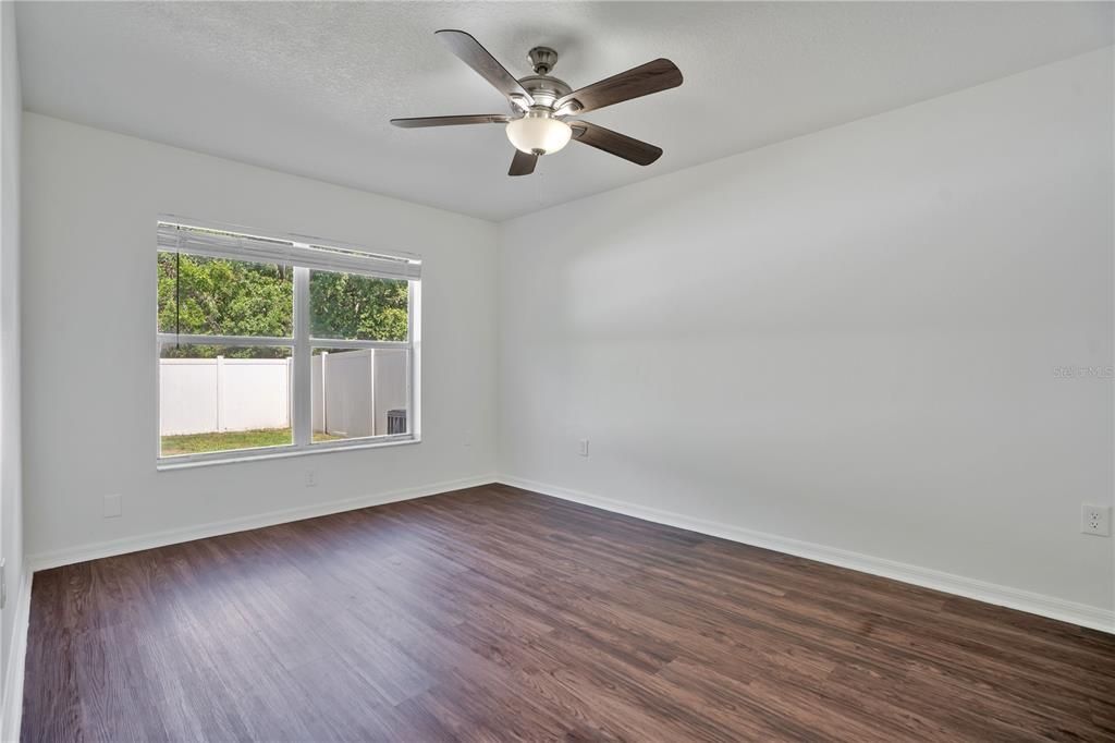 En Venta: $315,000 (4 camas, 2 baños, 1481 Pies cuadrados)