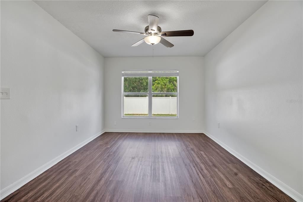 En Venta: $315,000 (4 camas, 2 baños, 1481 Pies cuadrados)