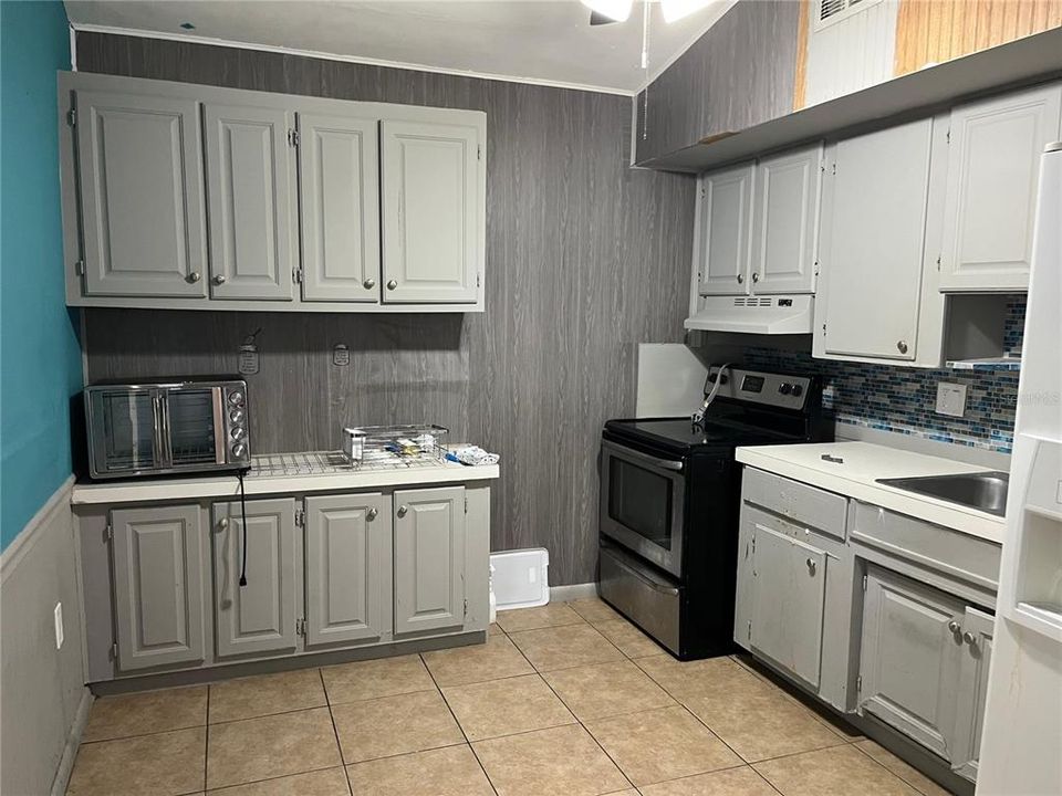 На продажу: $199,900 (3 спален, 1 ванн, 1040 Квадратных фут)