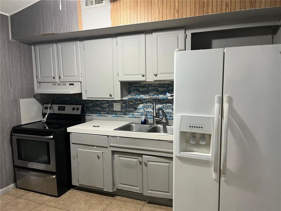 На продажу: $199,900 (3 спален, 1 ванн, 1040 Квадратных фут)