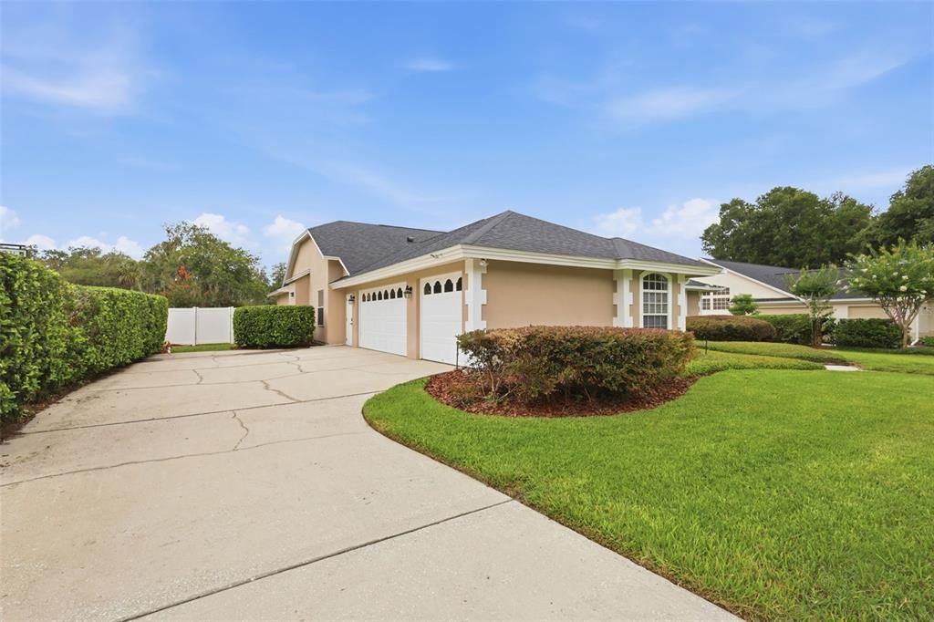 For Sale: $750,000 (4 beds, 3 baths, 2608 Square Feet)