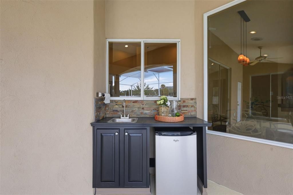 For Sale: $750,000 (4 beds, 3 baths, 2608 Square Feet)