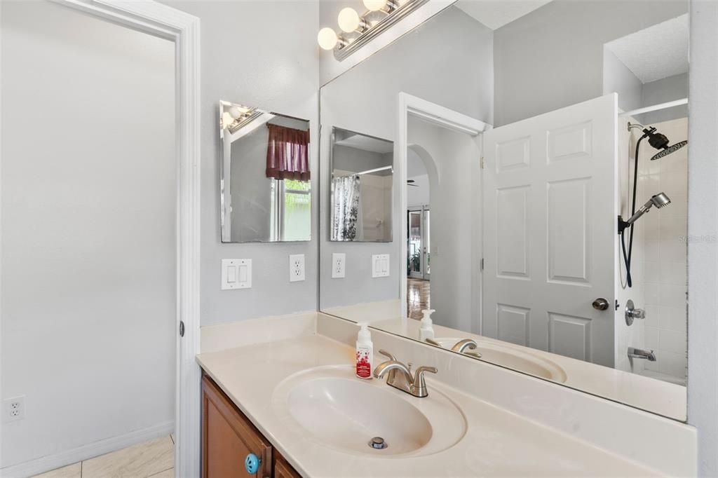 For Sale: $449,900 (5 beds, 4 baths, 2862 Square Feet)