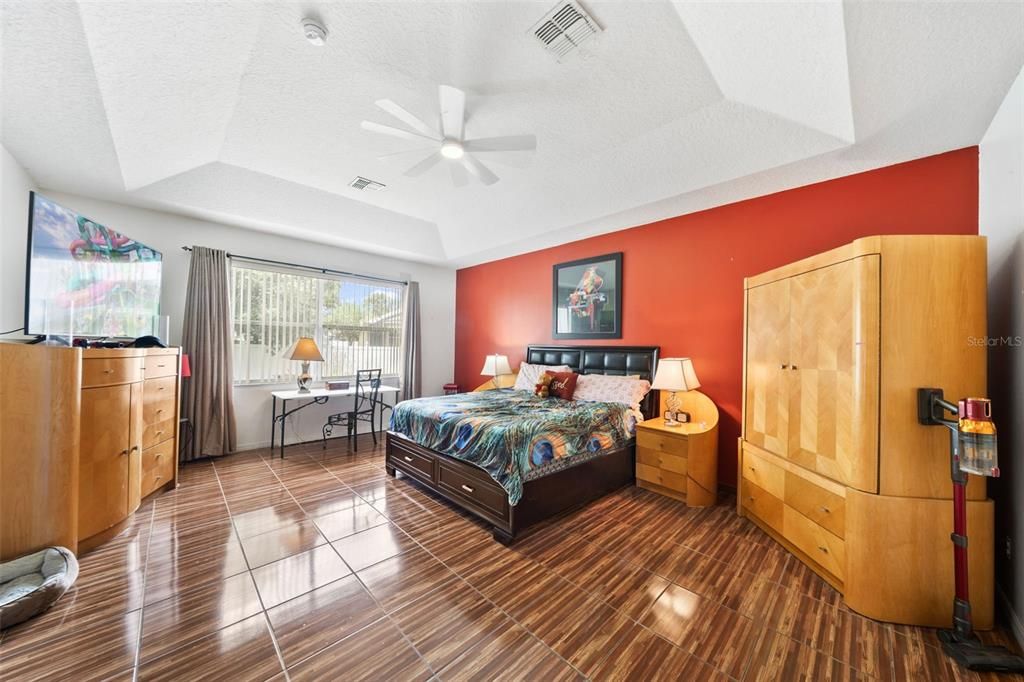 For Sale: $449,900 (5 beds, 4 baths, 2862 Square Feet)