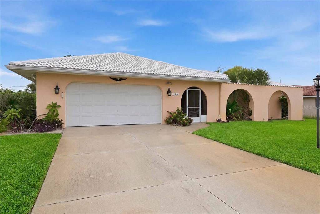 For Sale: $399,000 (3 beds, 2 baths, 1955 Square Feet)