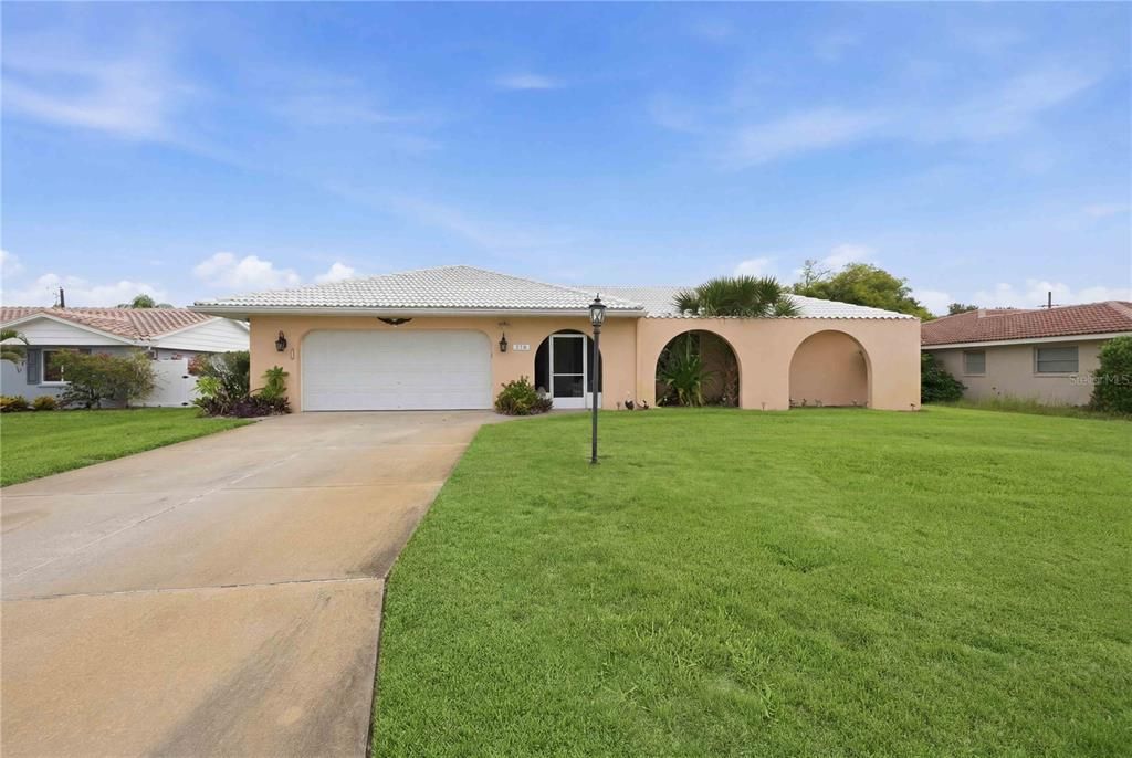 For Sale: $399,000 (3 beds, 2 baths, 1955 Square Feet)