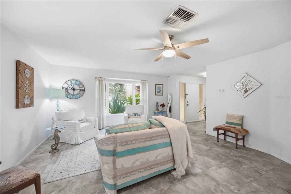 For Sale: $399,000 (3 beds, 2 baths, 1955 Square Feet)