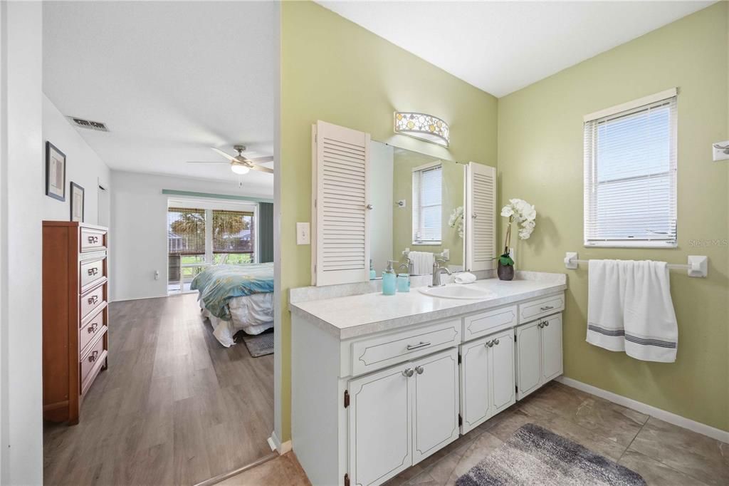 For Sale: $399,000 (3 beds, 2 baths, 1955 Square Feet)