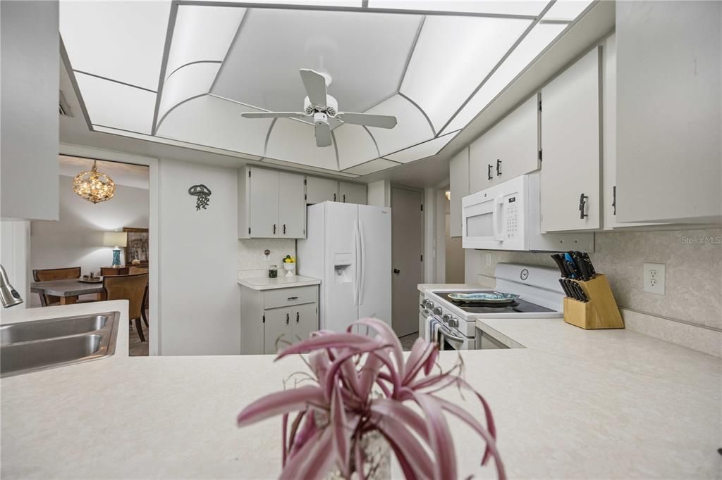 For Sale: $399,000 (3 beds, 2 baths, 1955 Square Feet)