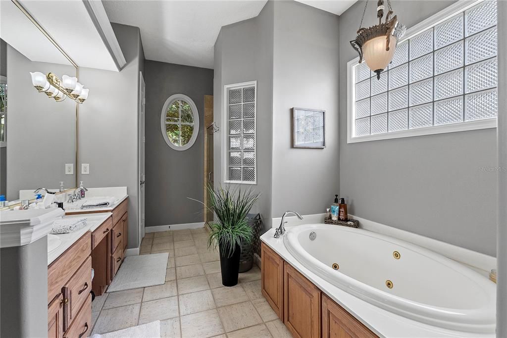 For Sale: $1,100,000 (4 beds, 4 baths, 3566 Square Feet)
