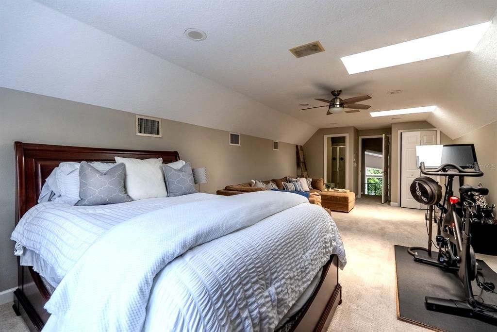 For Sale: $1,100,000 (4 beds, 4 baths, 3566 Square Feet)