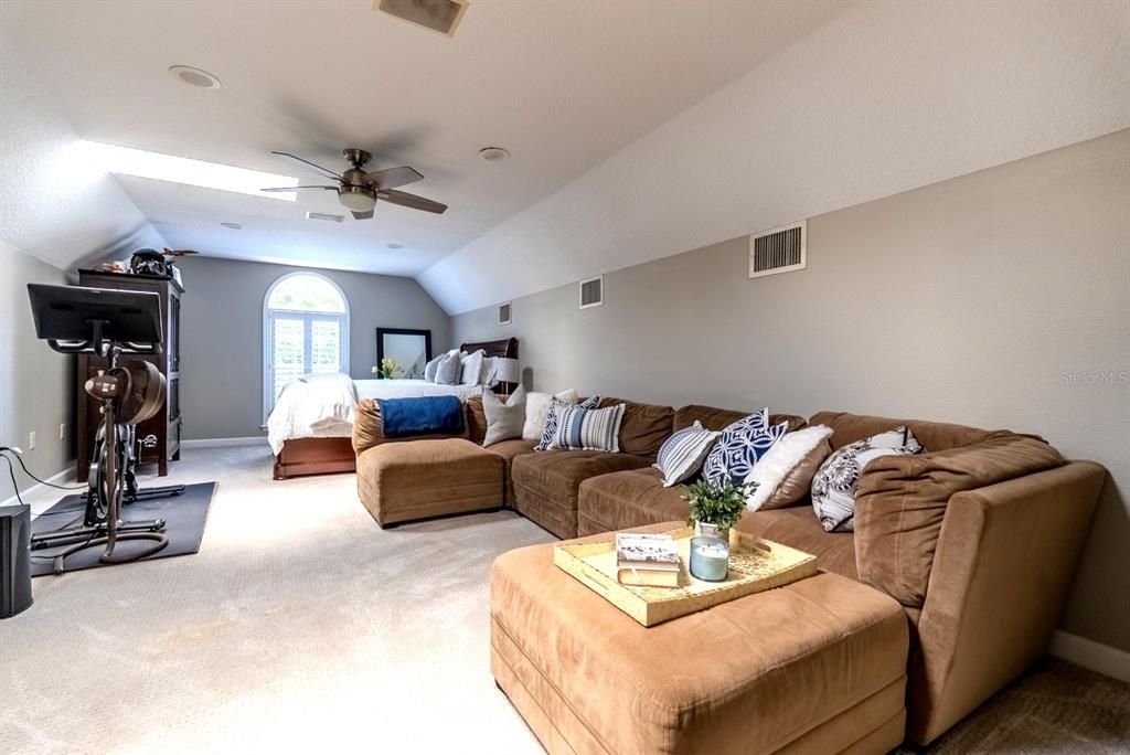 For Sale: $1,100,000 (4 beds, 4 baths, 3566 Square Feet)