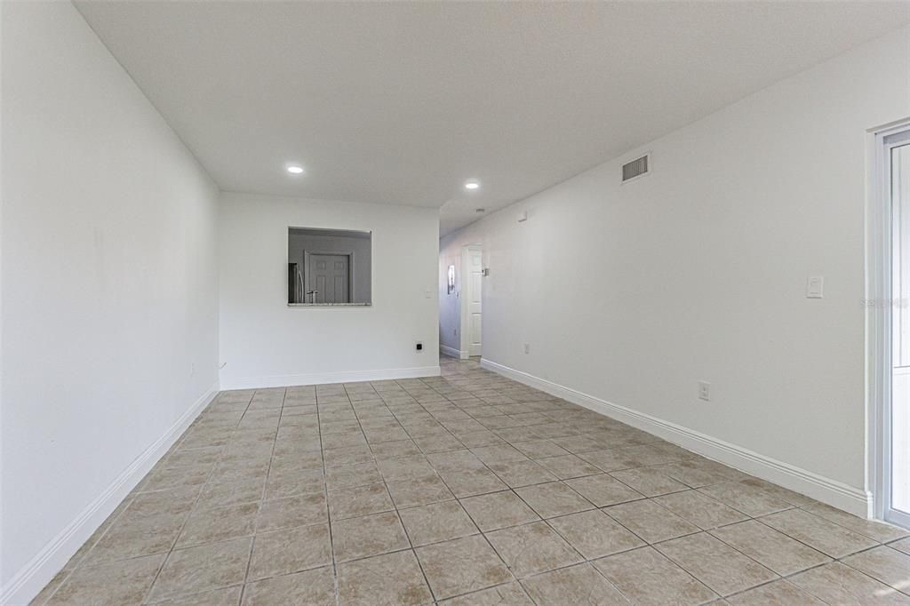 For Rent: $1,600 (2 beds, 1 baths, 750 Square Feet)