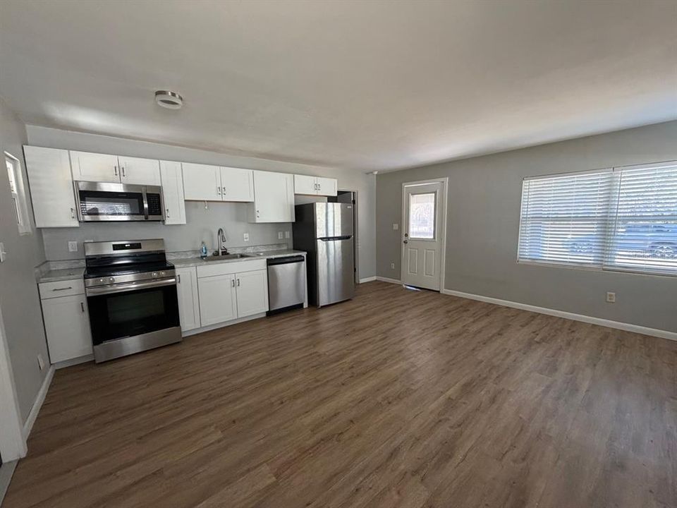For Rent: $1,475 (1 beds, 1 baths, 576 Square Feet)