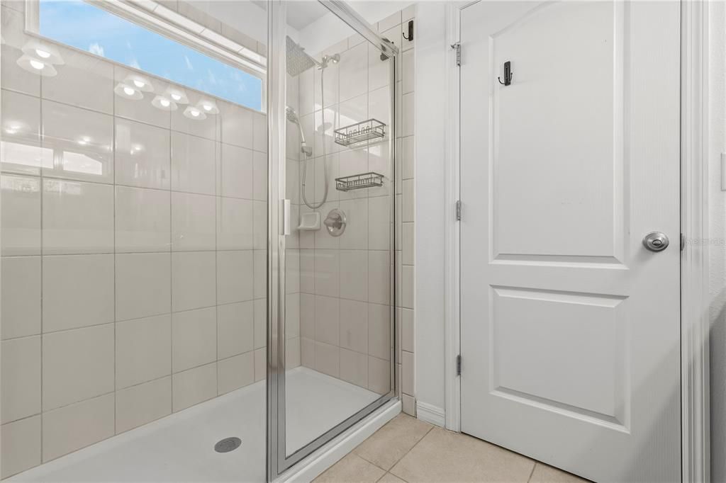 For Rent: $2,600 (3 beds, 2 baths, 1897 Square Feet)