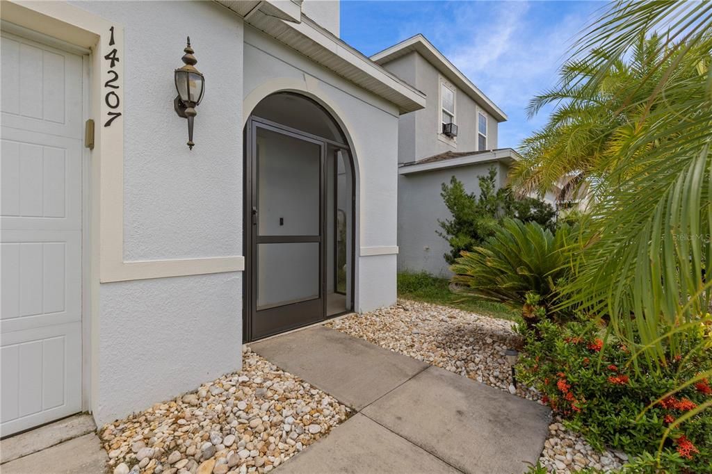 For Rent: $2,600 (3 beds, 2 baths, 1897 Square Feet)
