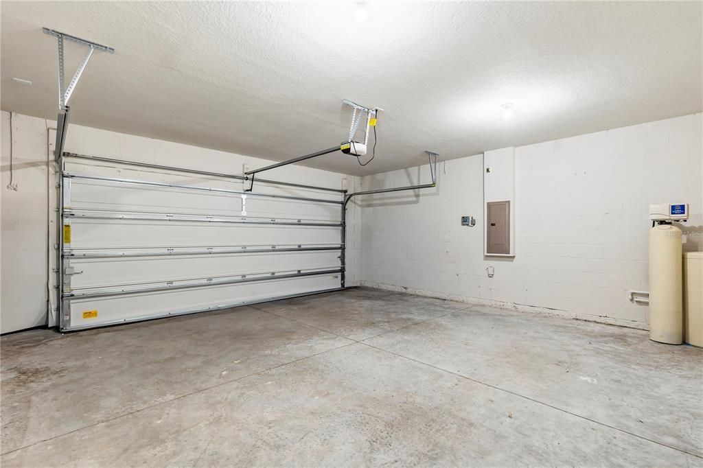 For Rent: $2,600 (3 beds, 2 baths, 1897 Square Feet)