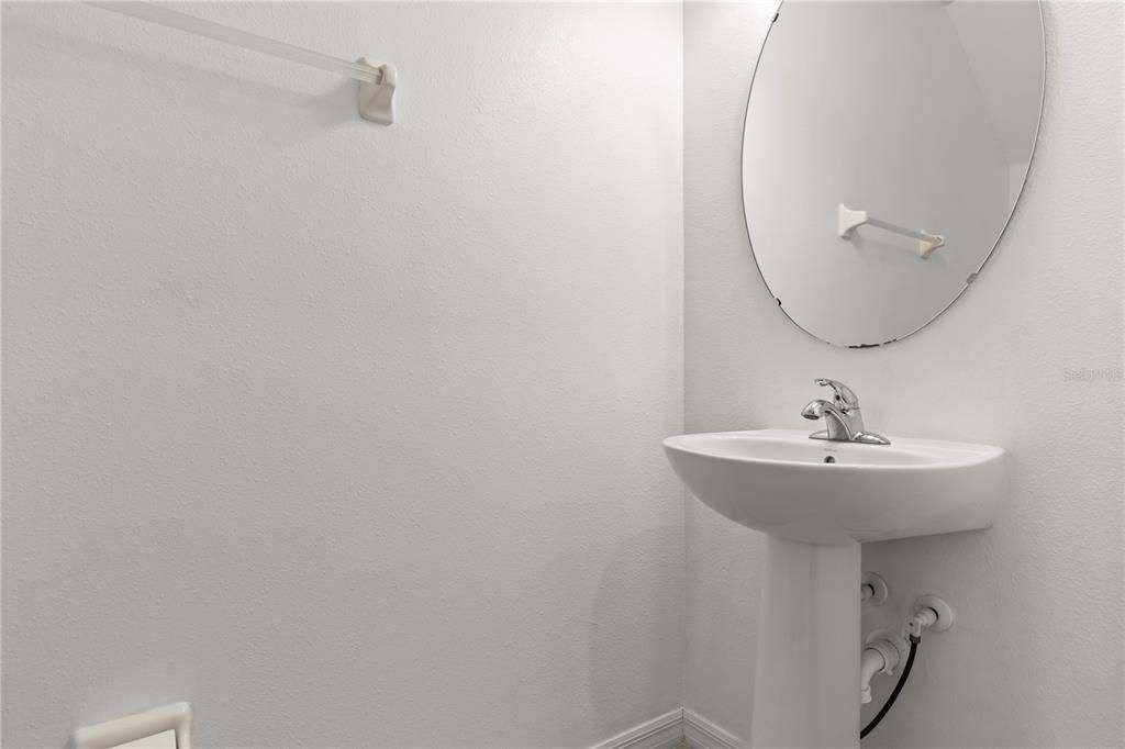 For Rent: $2,600 (3 beds, 2 baths, 1897 Square Feet)