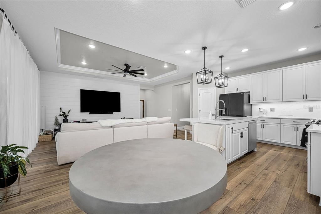Active With Contract: $515,000 (4 beds, 2 baths, 1864 Square Feet)