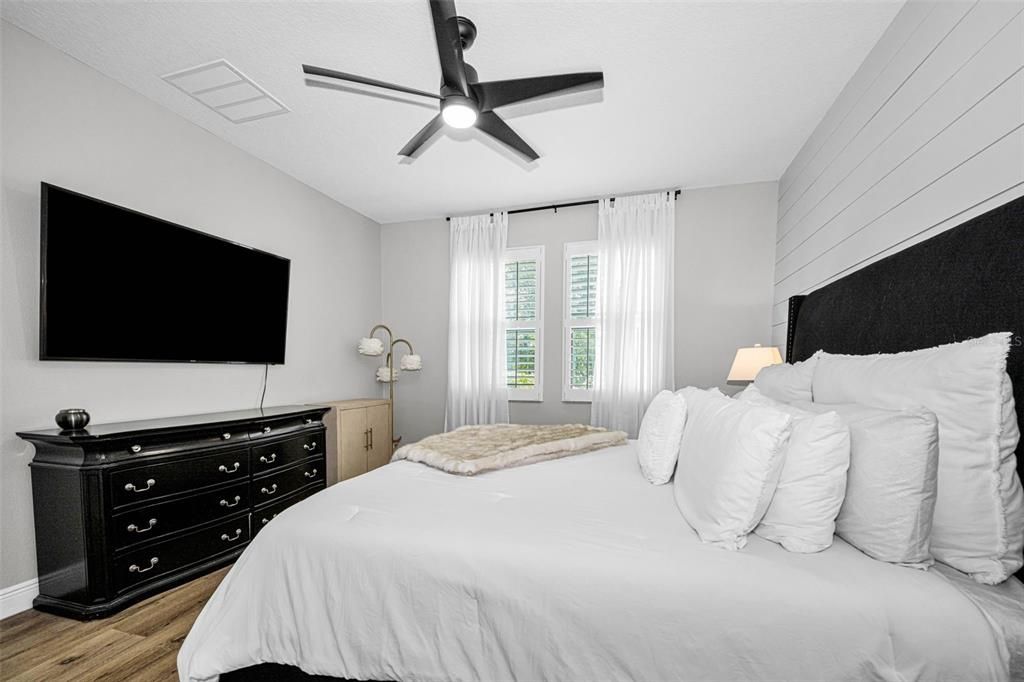 Active With Contract: $515,000 (4 beds, 2 baths, 1864 Square Feet)