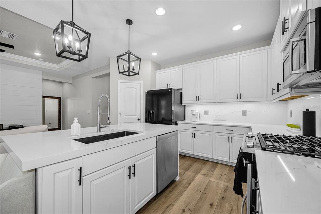 Active With Contract: $515,000 (4 beds, 2 baths, 1864 Square Feet)