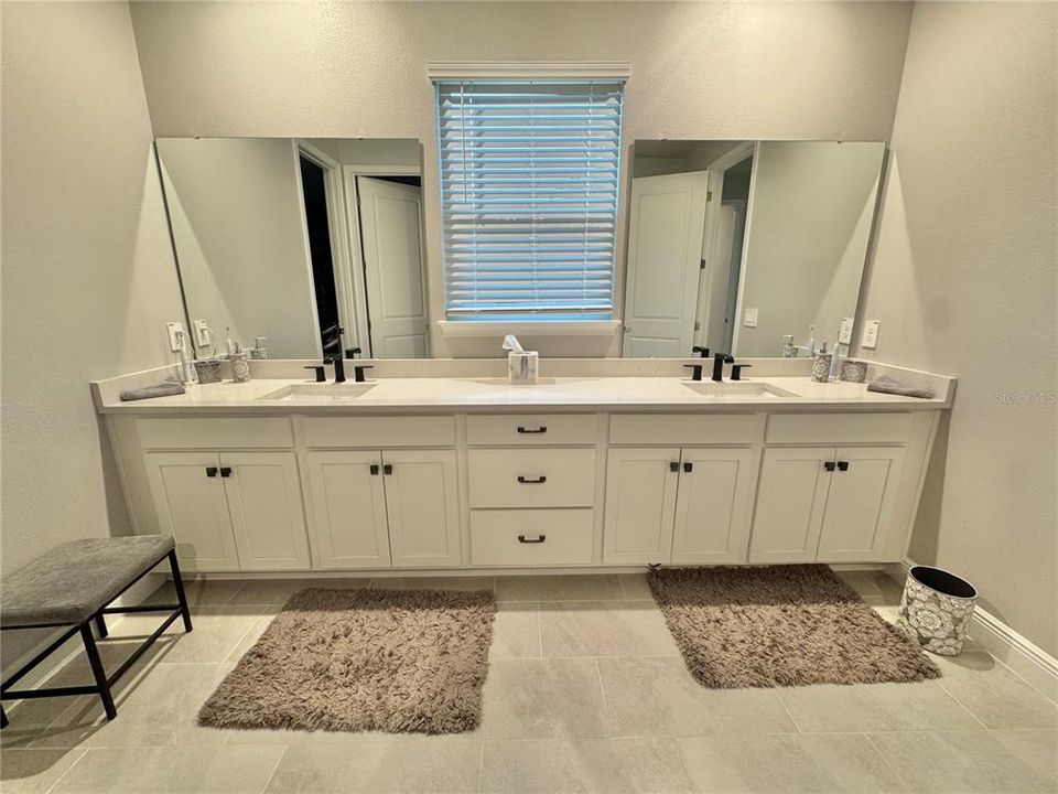 For Sale: $779,000 (4 beds, 3 baths, 2576 Square Feet)