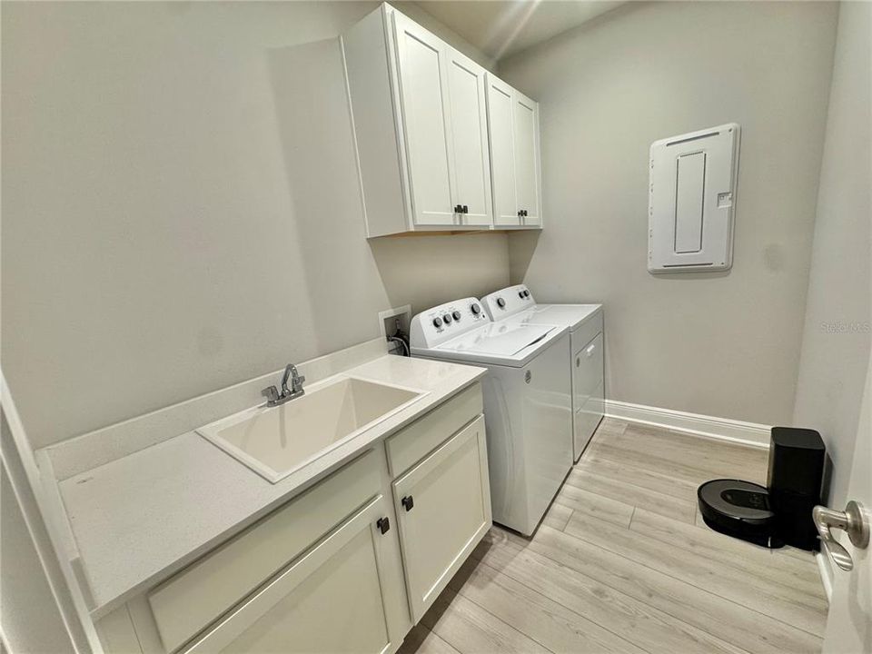 For Sale: $779,000 (4 beds, 3 baths, 2576 Square Feet)