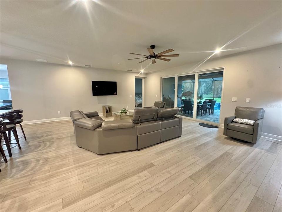 For Sale: $779,000 (4 beds, 3 baths, 2576 Square Feet)