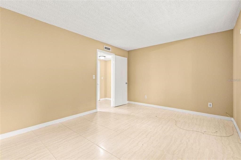 For Rent: $1,350 (1 beds, 1 baths, 783 Square Feet)