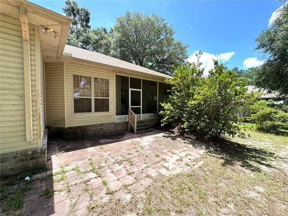 For Sale: $359,000 (3 beds, 2 baths, 2240 Square Feet)