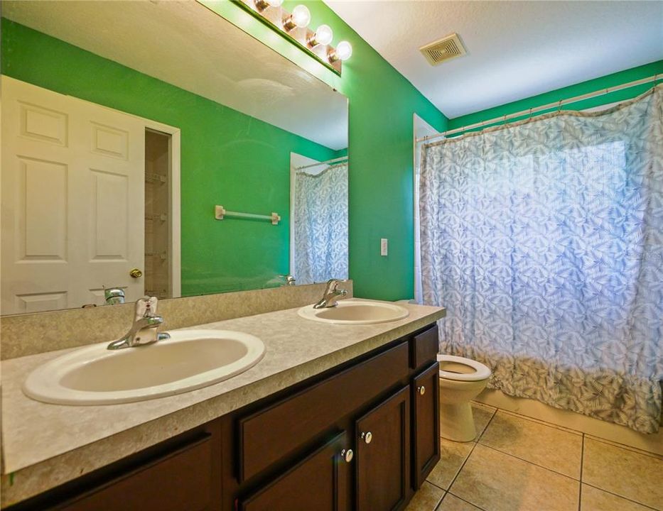 For Sale: $469,900 (4 beds, 2 baths, 2281 Square Feet)