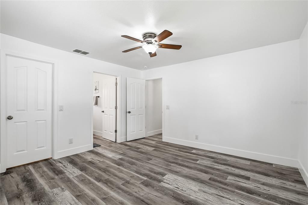 For Sale: $249,900 (3 beds, 2 baths, 1164 Square Feet)