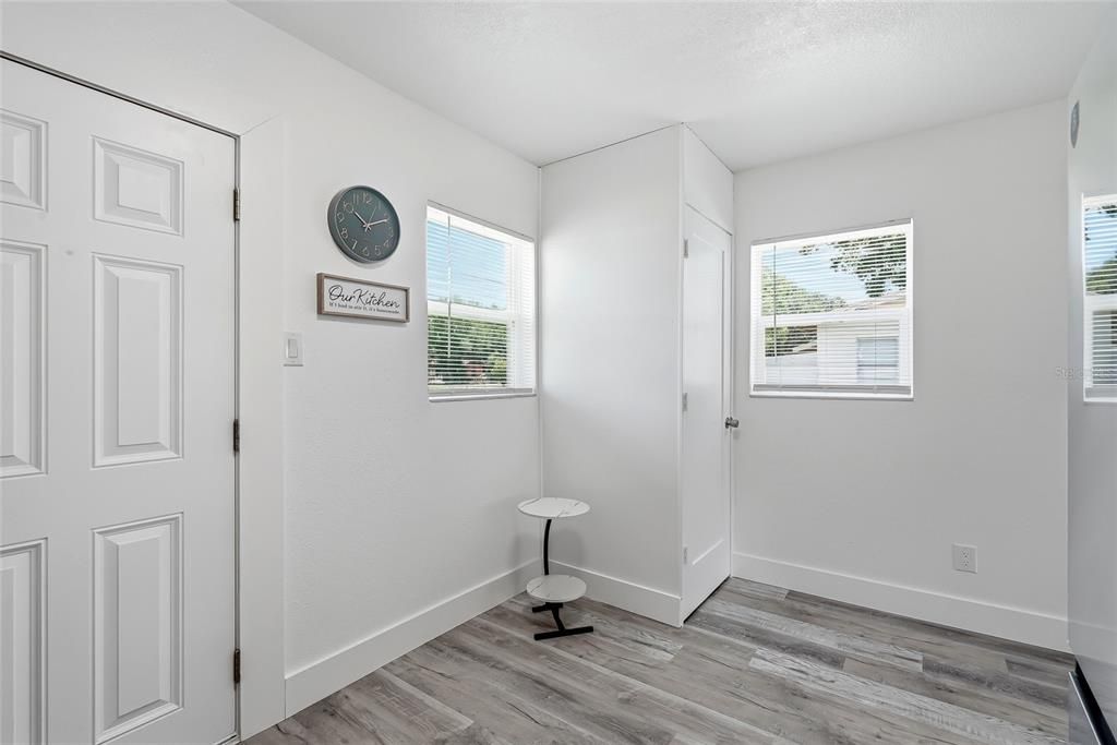 For Sale: $249,900 (3 beds, 2 baths, 1164 Square Feet)