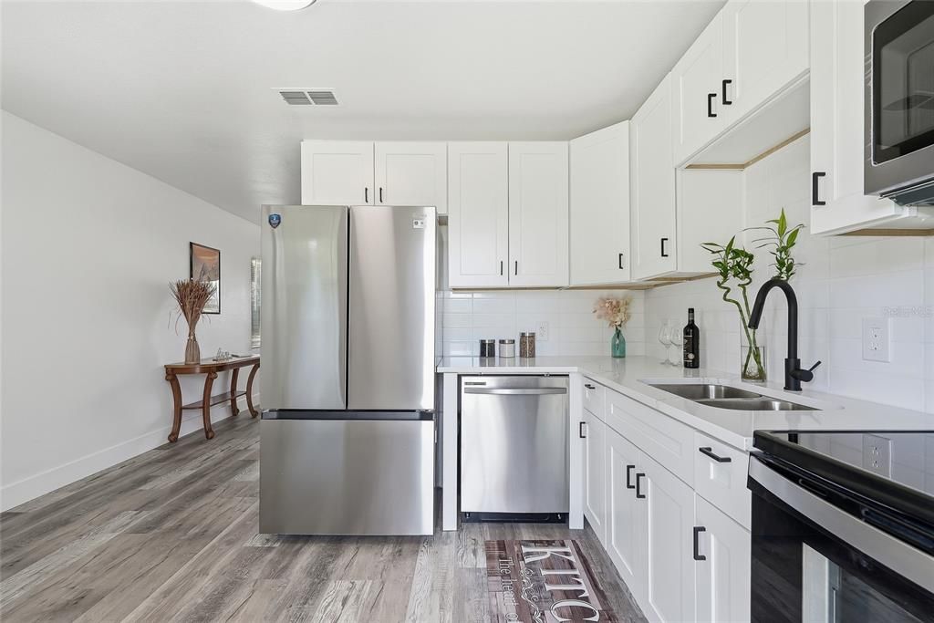 For Sale: $249,900 (3 beds, 2 baths, 1164 Square Feet)