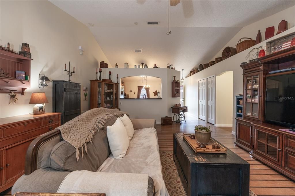 For Sale: $330,000 (3 beds, 2 baths, 1371 Square Feet)
