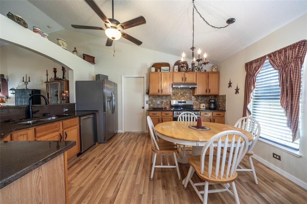 For Sale: $330,000 (3 beds, 2 baths, 1371 Square Feet)
