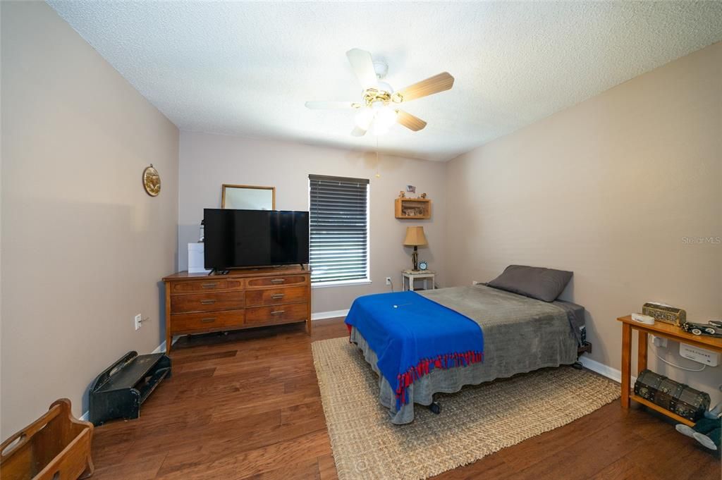 For Sale: $330,000 (3 beds, 2 baths, 1371 Square Feet)